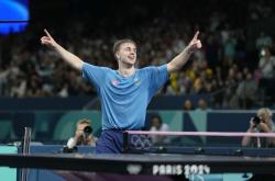 华体会官方平台下载-法兰克福中场球员成功突破，全场支配比赛的简单介绍