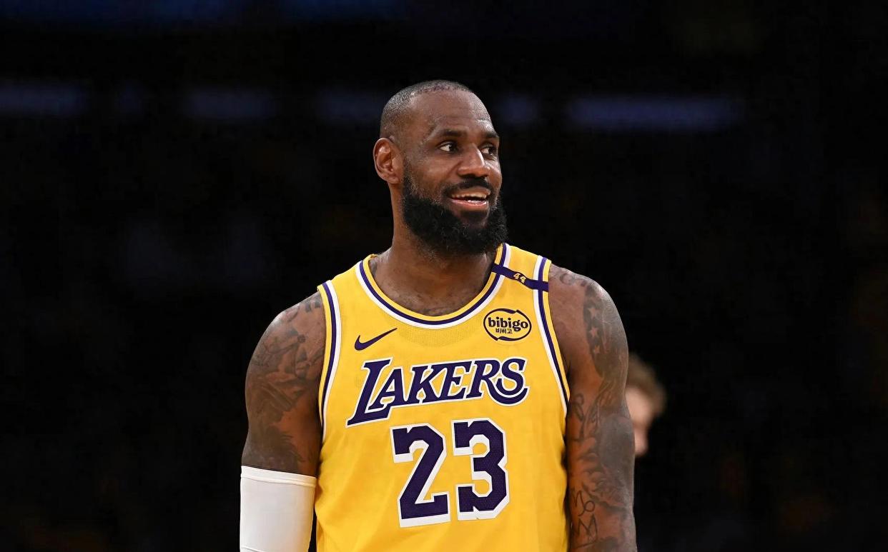 湖人遭遇两连败,詹皇表现低迷 湖人遭遇两连败,詹皇表现低迷